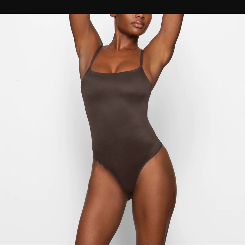 NWT SKIMS BARLEY THERE SCOOP BODYSUIT 
WOMEN'S |  LARGE